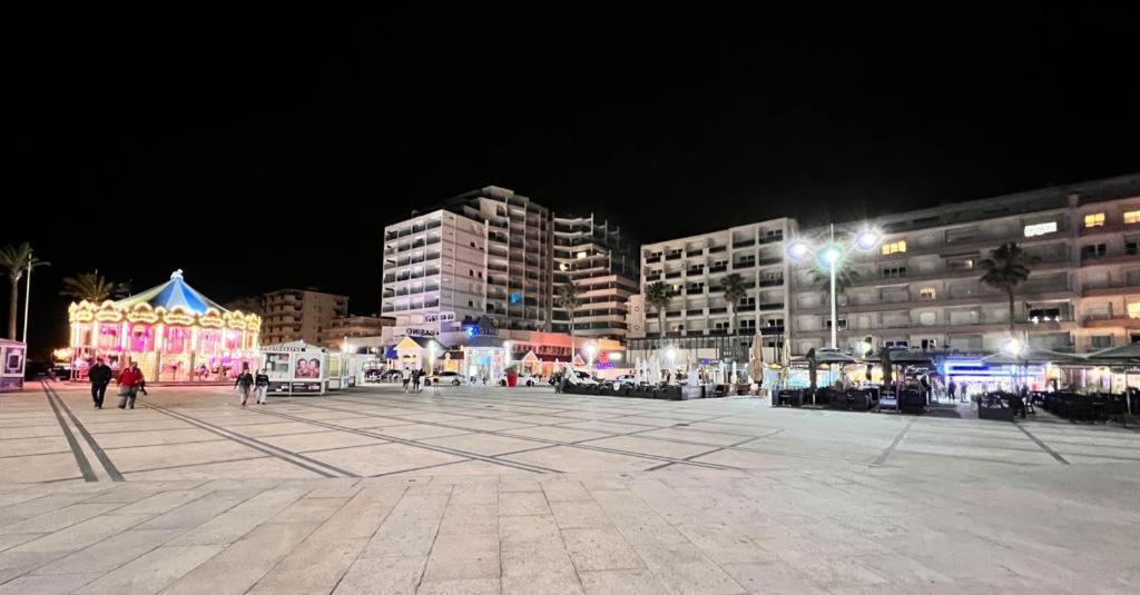 Appartement Vue Mer Parking Prive Place Med Canet-en-Roussillon Exterior foto